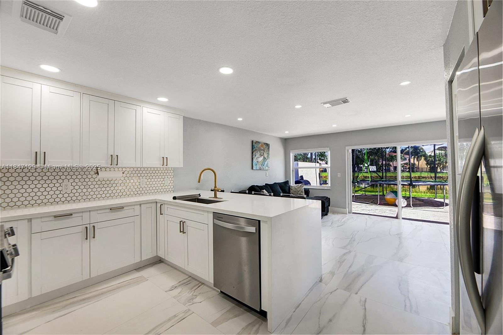 6073 Spring Isles Boulevard Lake Worth, FL 33463 - Photo 18 of 51