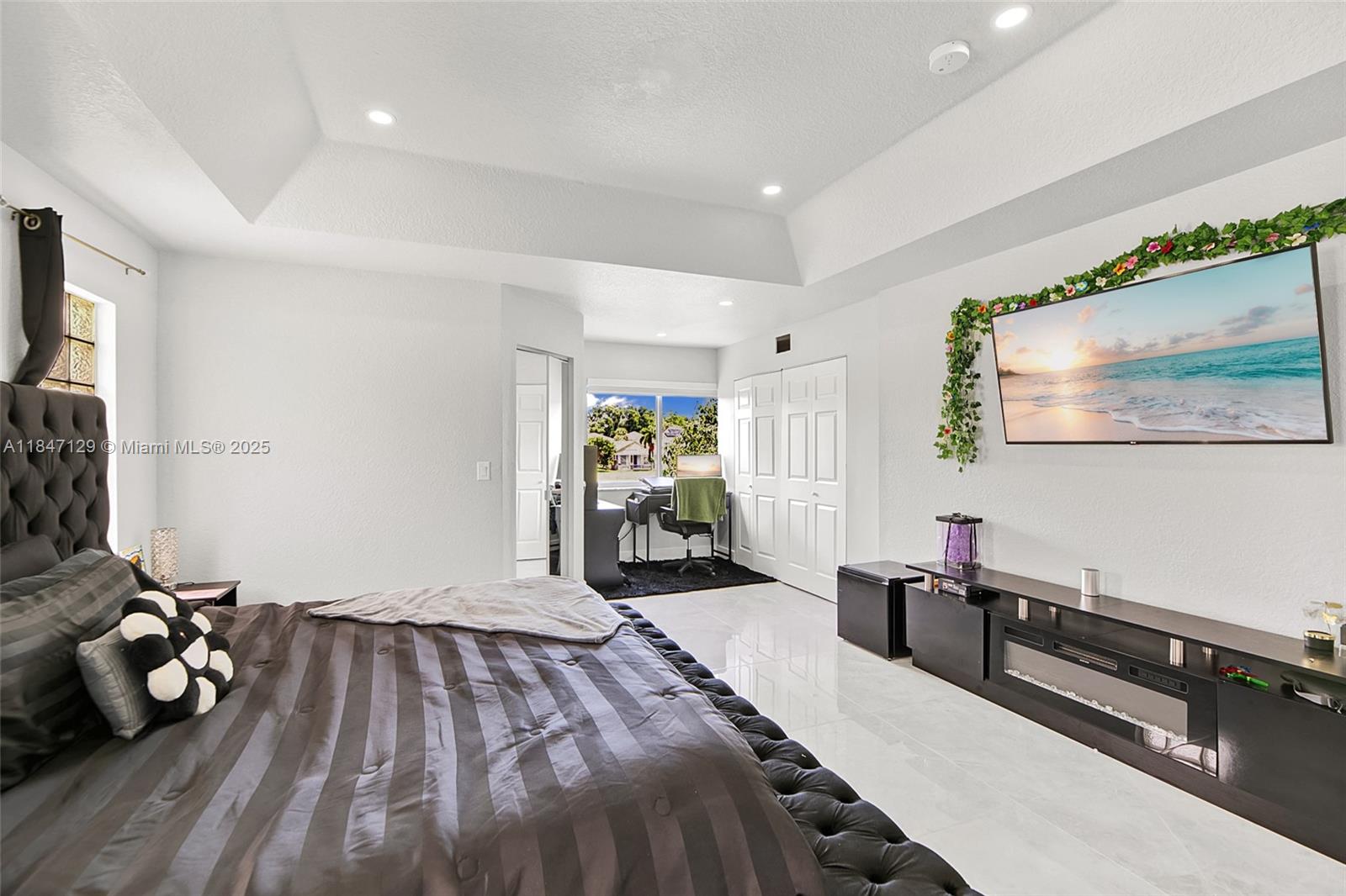 6073 Spring Isles Boulevard Lake Worth, FL 33463 - Photo 28 of 51 a view of a room with gym equipment