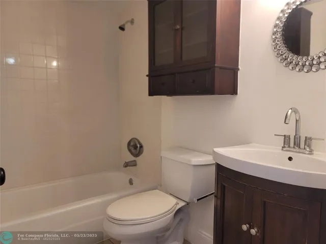 $199,000 | 805 West Oakland Park Boulevard, Unit E7, Oakland Park, FL 33309