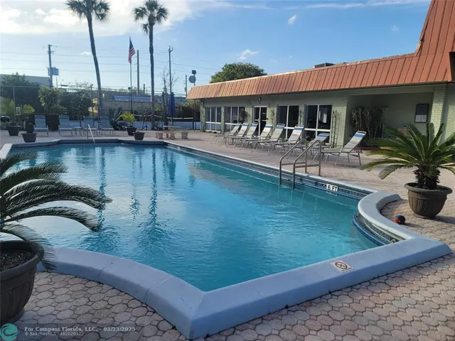 $199,000 | 805 West Oakland Park Boulevard, Unit E7, Oakland Park, FL 33309