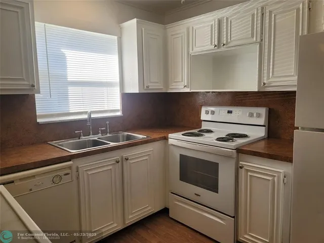 $199,000 | 805 West Oakland Park Boulevard, Unit E7, Oakland Park, FL 33309