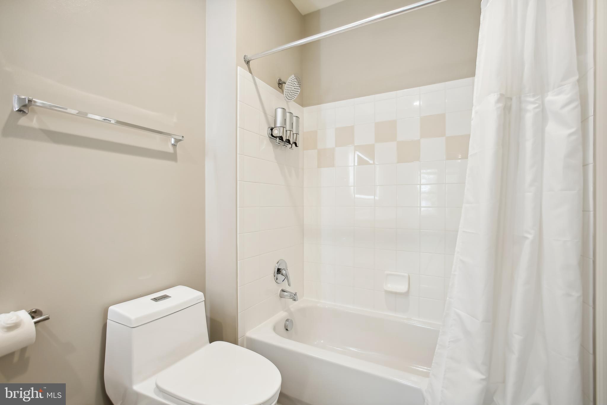 12000 Market Street, Unit 281 Reston, VA 20190 - Photo 25 of 50 Full second bathroom
