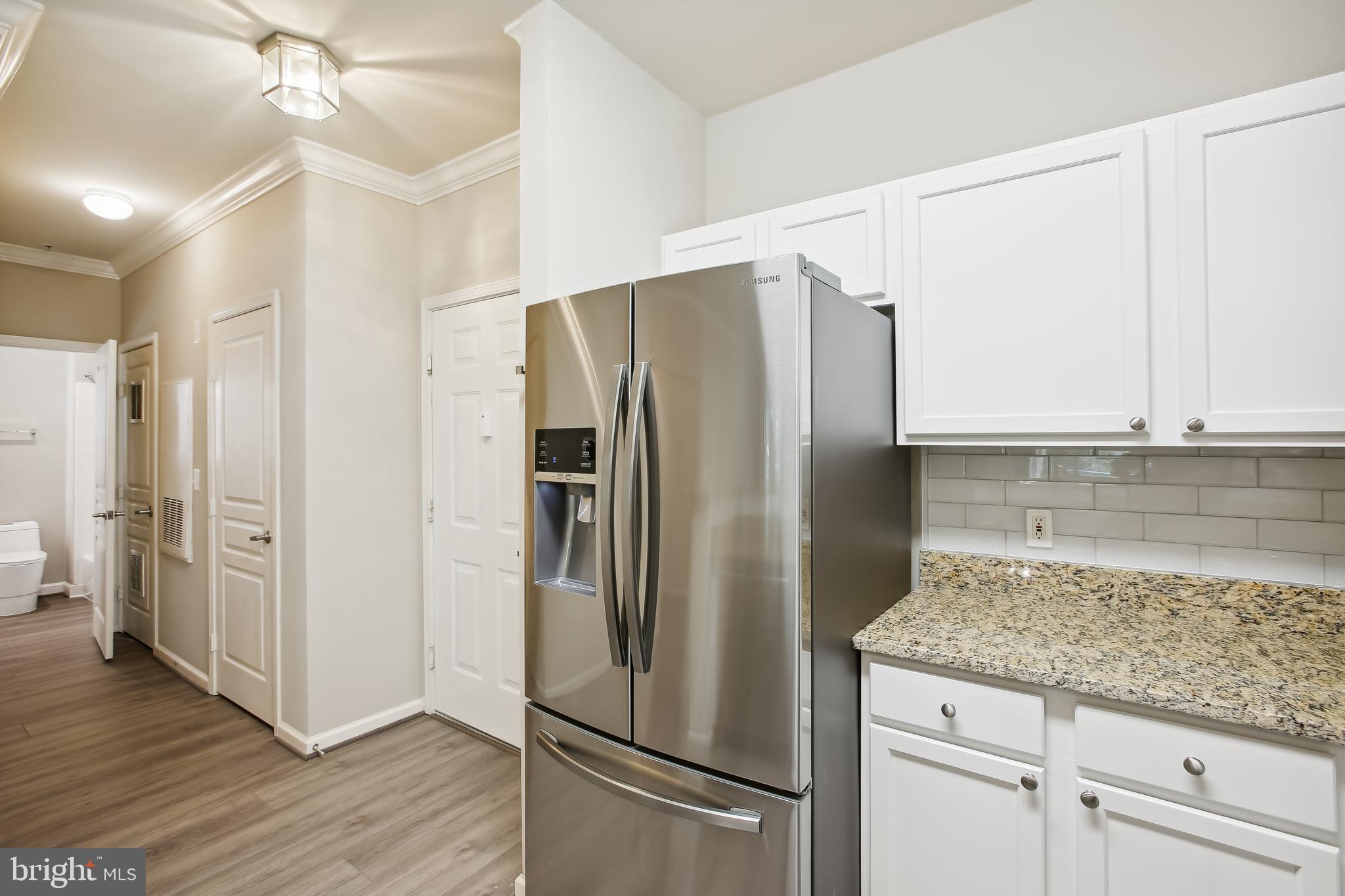12000 Market Street, Unit 281 Reston, VA 20190 - Photo 4 of 50 Granite counters in the kitchen