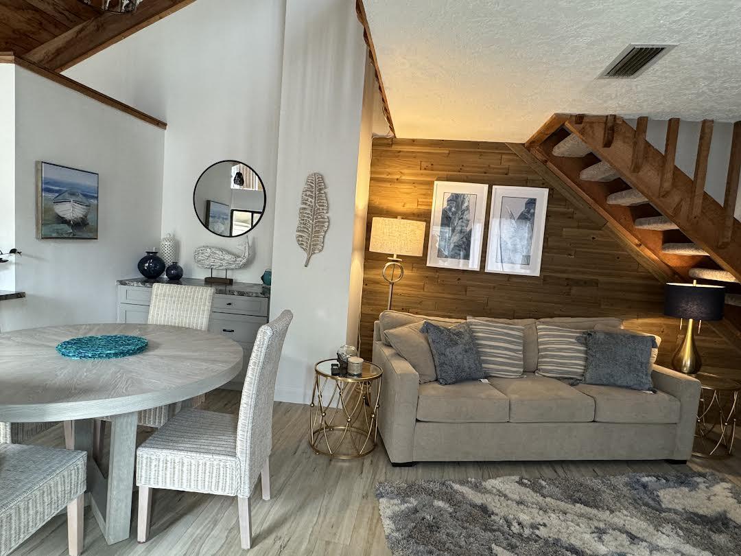 Undisclosed Address Jupiter, FL 33477 - Photo 17 of 18 Kitchen table