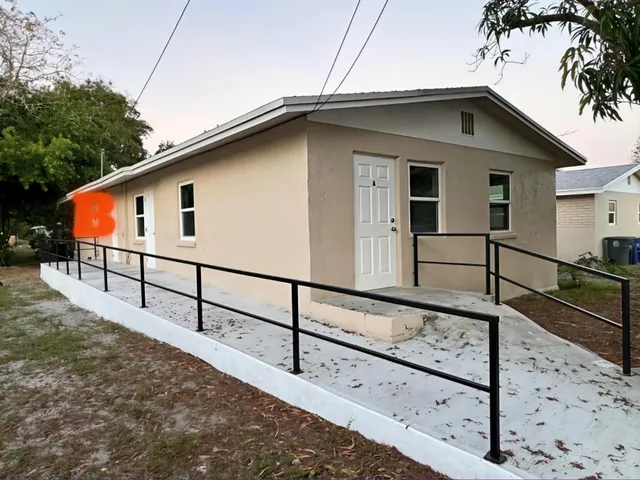 $1,800 | 1502 Avenue I Fort, Unit B, Fort Pierce, FL 34950