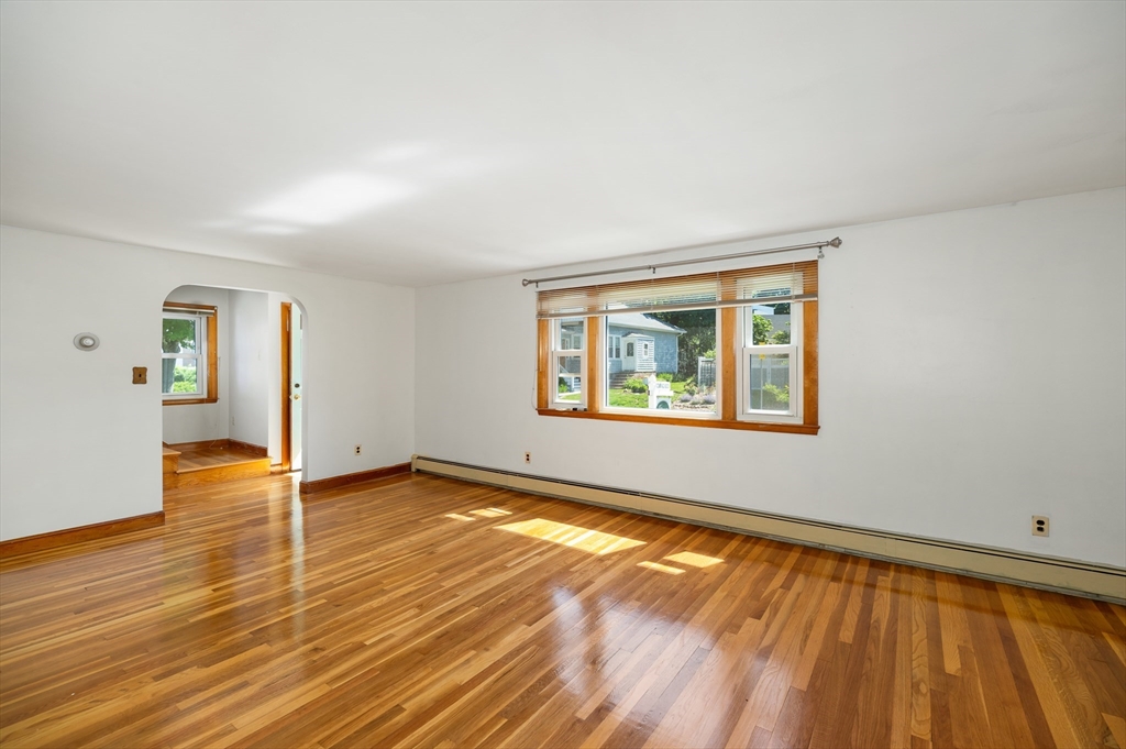 16 Laurent Road Salem, MA 01970 - Photo 8 of 34
