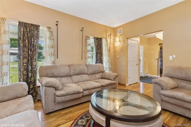 $995,000 | 10 Willys Court, Rock Tavern, NY 12575