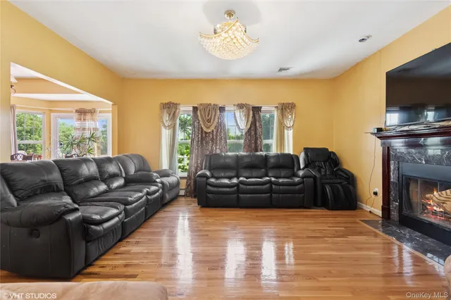 $995,000 | 10 Willys Court, Rock Tavern, NY 12575