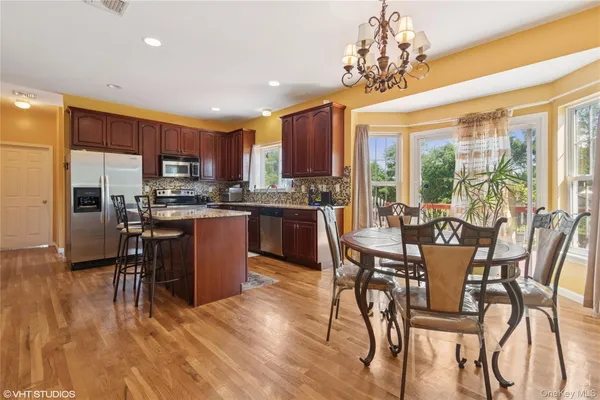$895,000 | 10 Willys Court, Rock Tavern, NY 12575