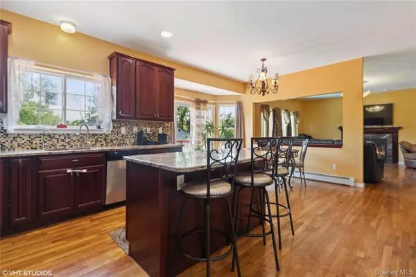 $895,000 | 10 Willys Court, Rock Tavern, NY 12575