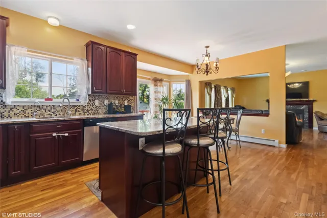 $995,000 | 10 Willys Court, Rock Tavern, NY 12575