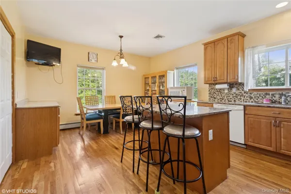 $895,000 | 10 Willys Court, Rock Tavern, NY 12575