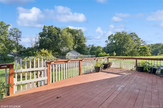 $995,000 | 10 Willys Court, Rock Tavern, NY 12575