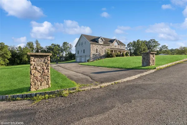 $895,000 | 10 Willys Court, Rock Tavern, NY 12575