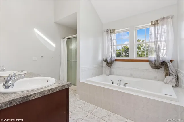 $995,000 | 10 Willys Court, Rock Tavern, NY 12575