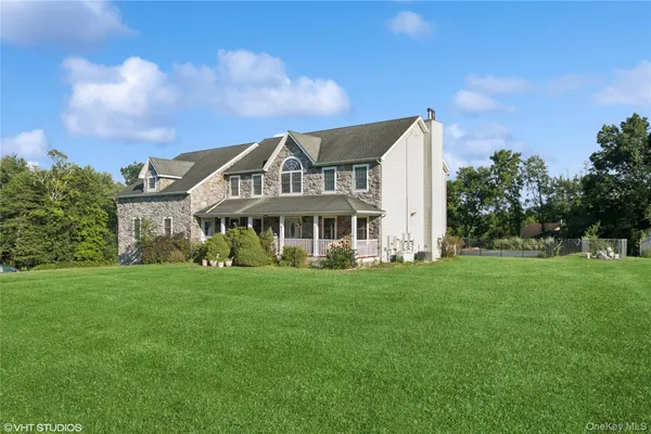$895,000 | 10 Willys Court, Rock Tavern, NY 12575