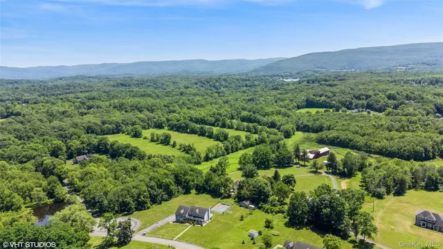 $995,000 | 10 Willys Court, Rock Tavern, NY 12575