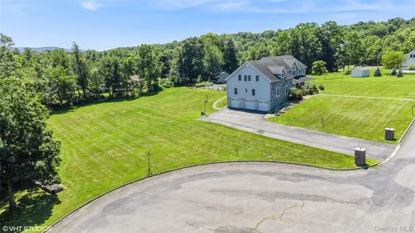 $895,000 | 10 Willys Court, Rock Tavern, NY 12575