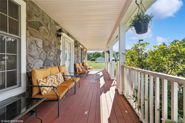 $895,000 | 10 Willys Court, Rock Tavern, NY 12575