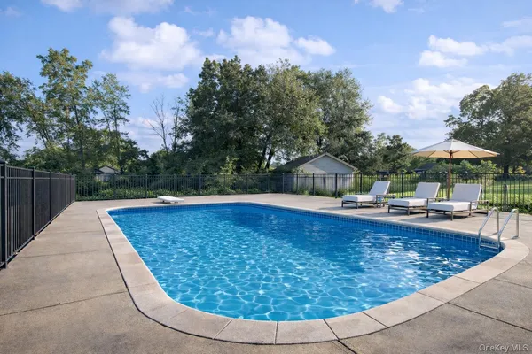 $895,000 | 10 Willys Court, Rock Tavern, NY 12575