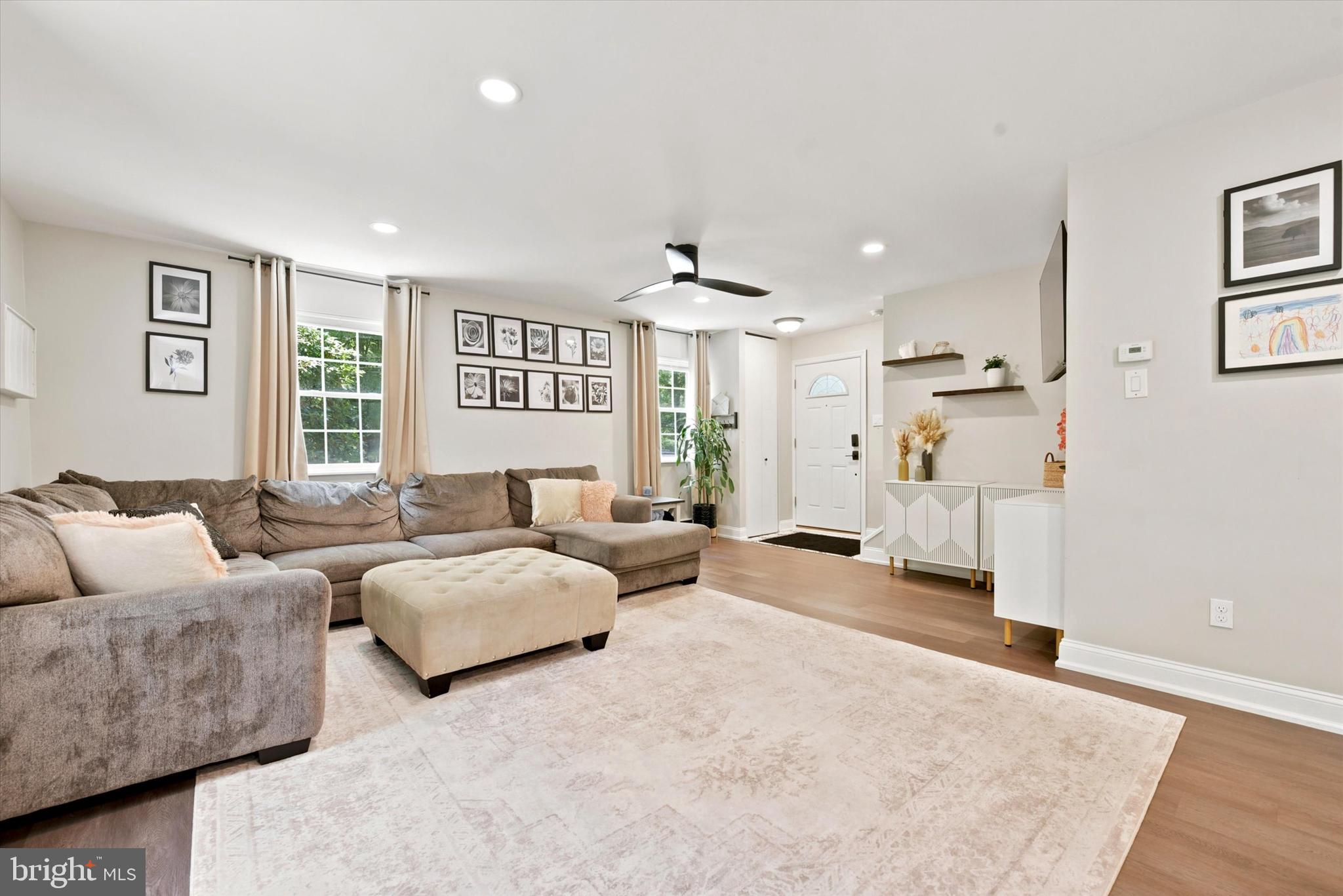 207 Walnut Hill Road, Unit 11 West Chester, PA 19382 - Photo 6 of 30 Living room