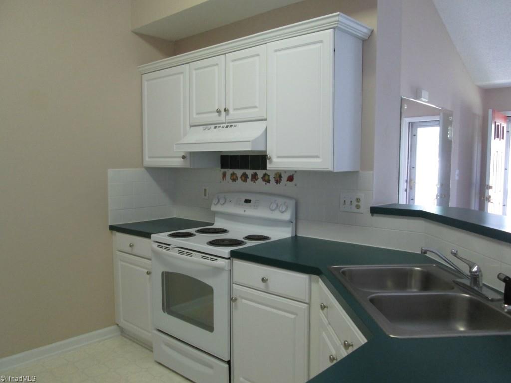 4220 Beacon Ridge Drive High Point, NC 27265 - Photo 6 of 18 Gallery Image 6