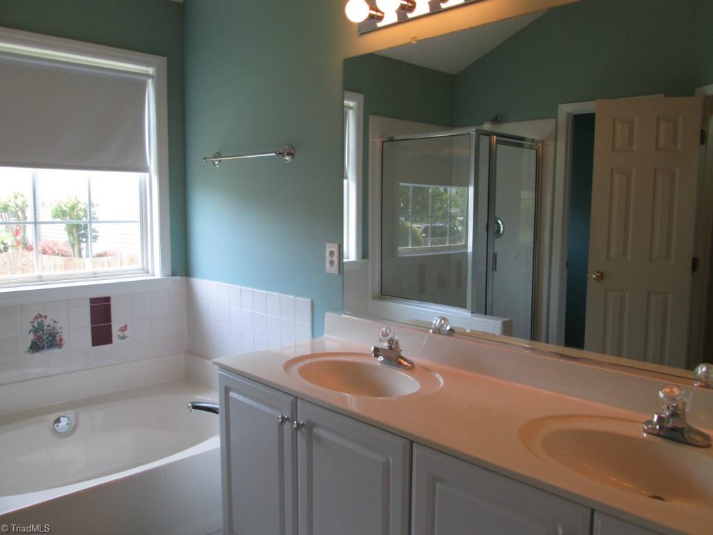 4220 Beacon Ridge Drive High Point, NC 27265 - Photo 9 of 18 Gallery Image 9