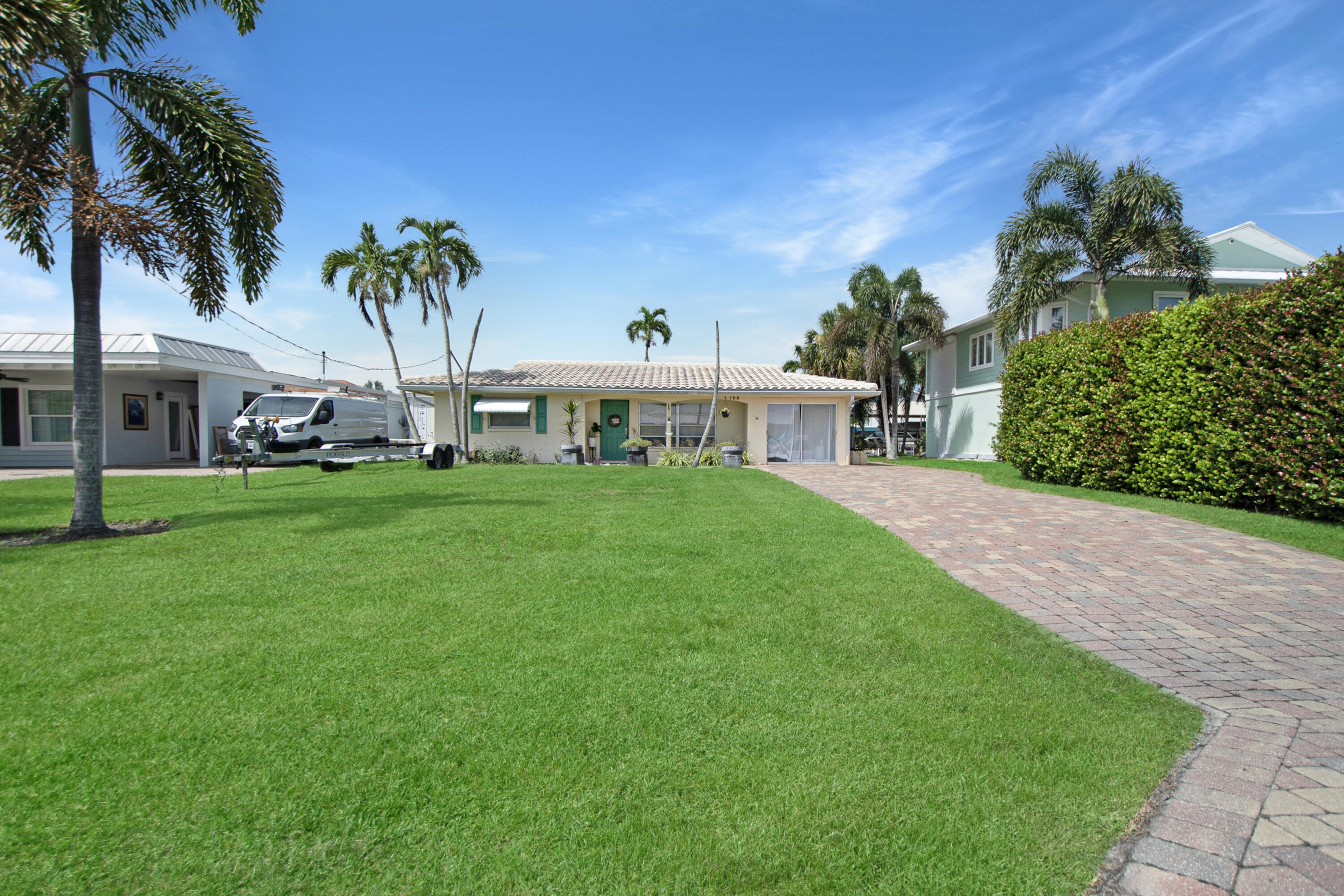 164 East Hilo Street Naples, FL 34113 - Photo 2 of 32 164 E Hilo 019