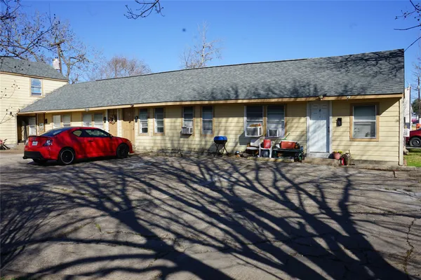 a view of a car park in front of house