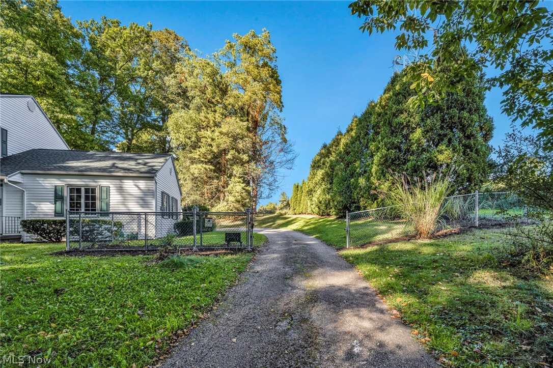 3583 West Bath Road Akron, OH 44333 - Photo 4 of 42 Gallery Image 4
