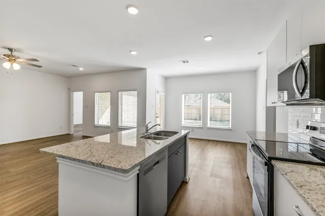 $2,600 | 13610 Pine Drive, Cypress, TX 77429