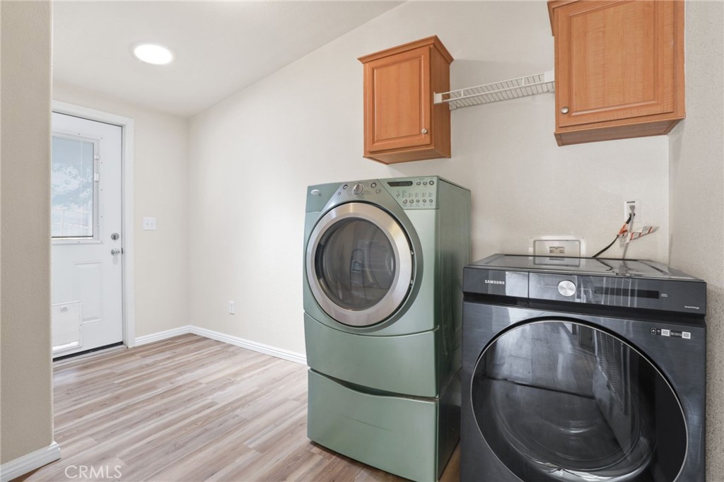 10880 Fox Springs Road Fallbrook, CA 92028 - Photo 27 of 39 a utility room with dryer and washer