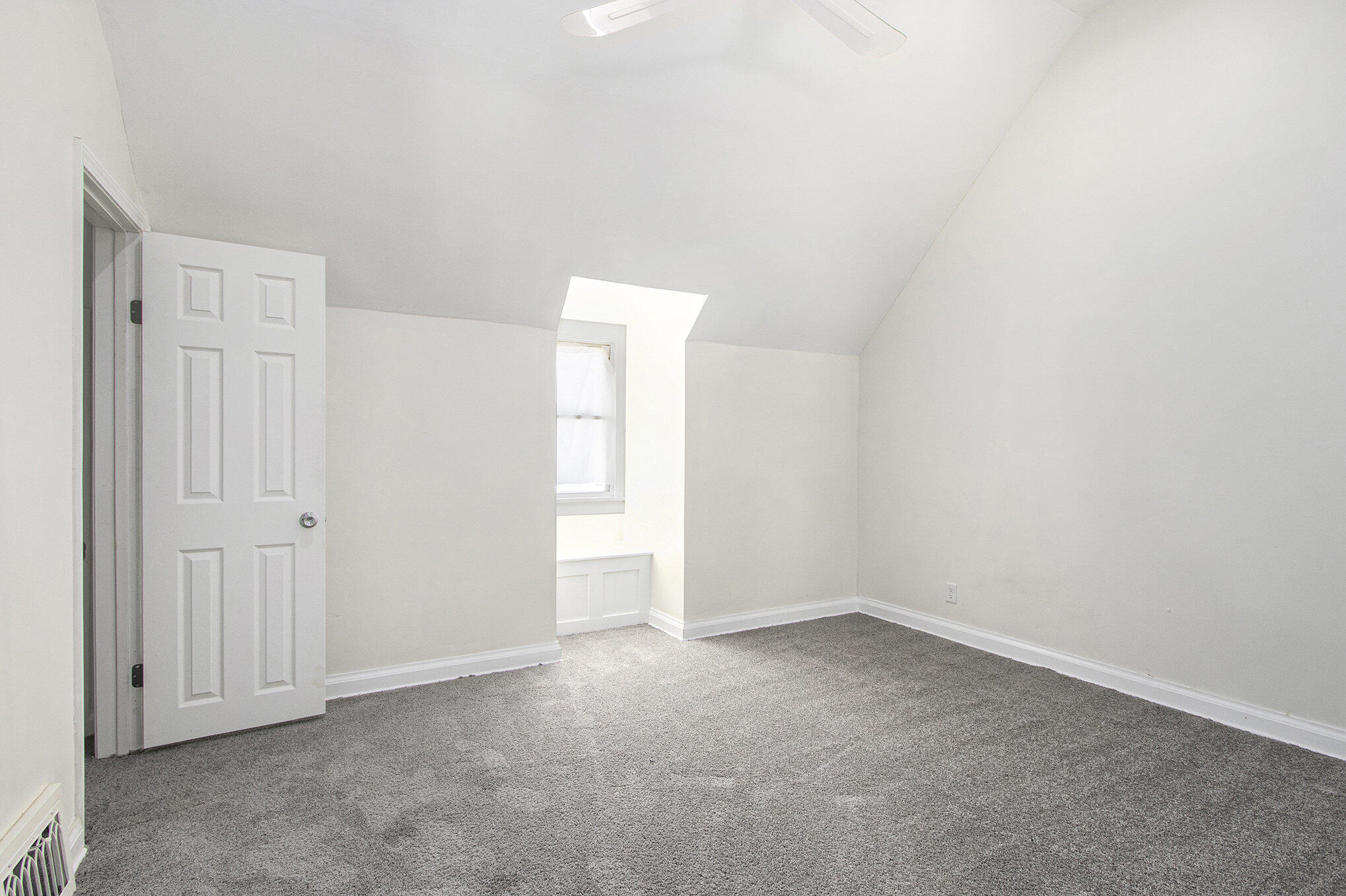 4731 Jefferson Street Gary, IN 46408 - Photo 6 of 15 2038x1358