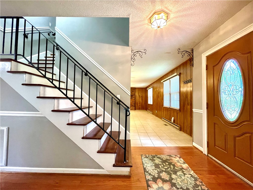 318 Hillandale Road Liberty, SC 29657 - Photo 2 of 48 Foyer