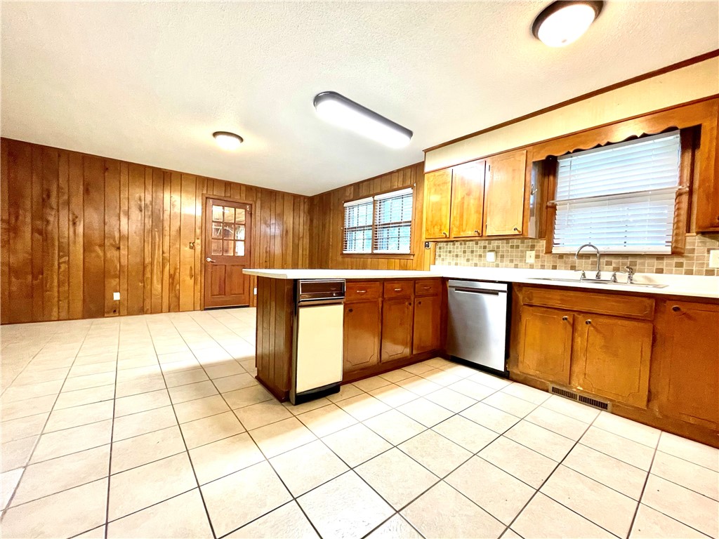 318 Hillandale Road Liberty, SC 29657 - Photo 22 of 48 Kitchen