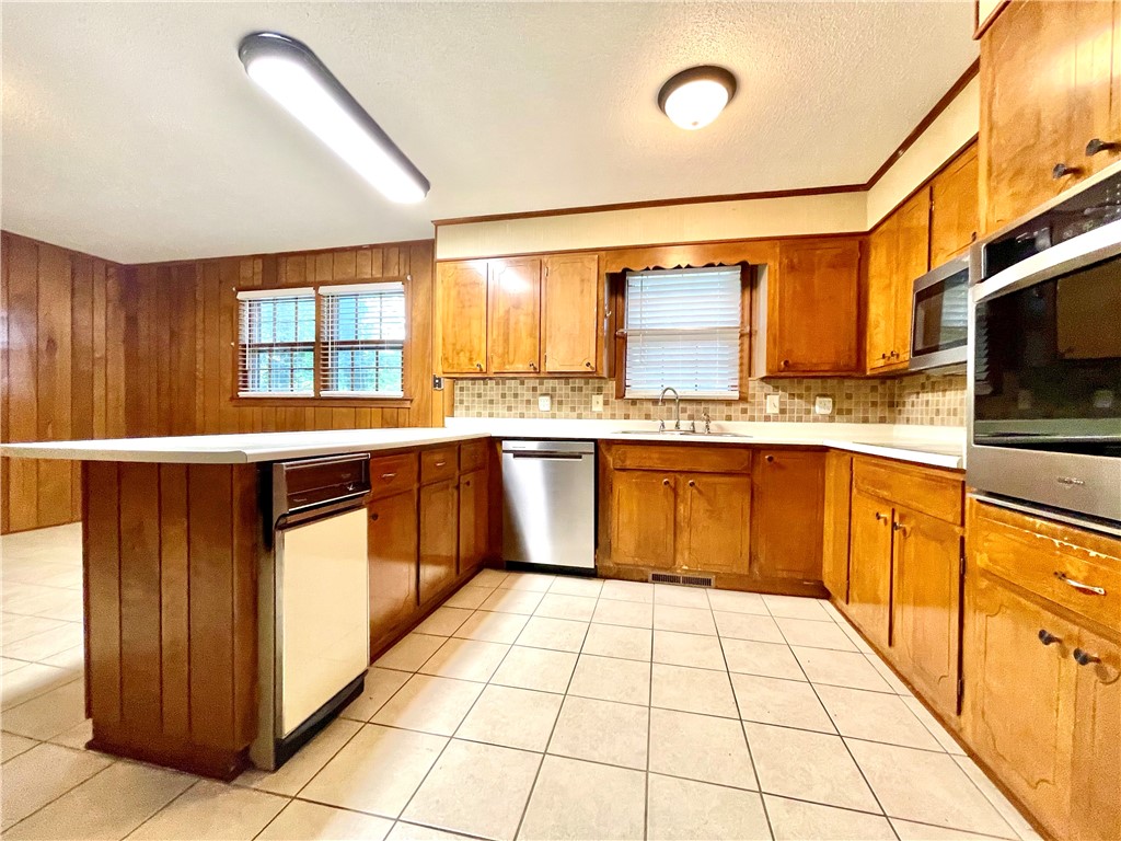 318 Hillandale Road Liberty, SC 29657 - Photo 23 of 48 Kitchen