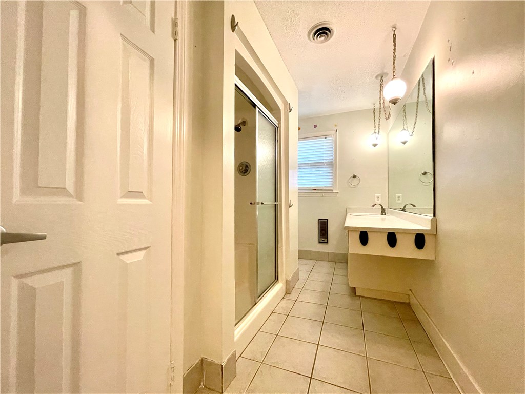 318 Hillandale Road Liberty, SC 29657 - Photo 25 of 48 Upstairs Hall Bath