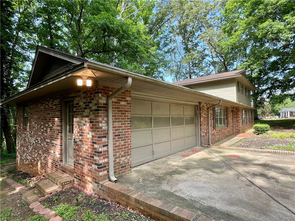 318 Hillandale Road Liberty, SC 29657 - Photo 43 of 48 Garage