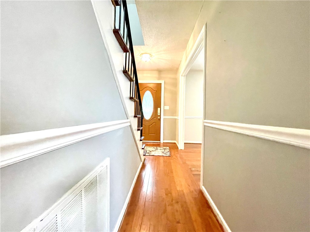 318 Hillandale Road Liberty, SC 29657 - Photo 5 of 48 Foyer