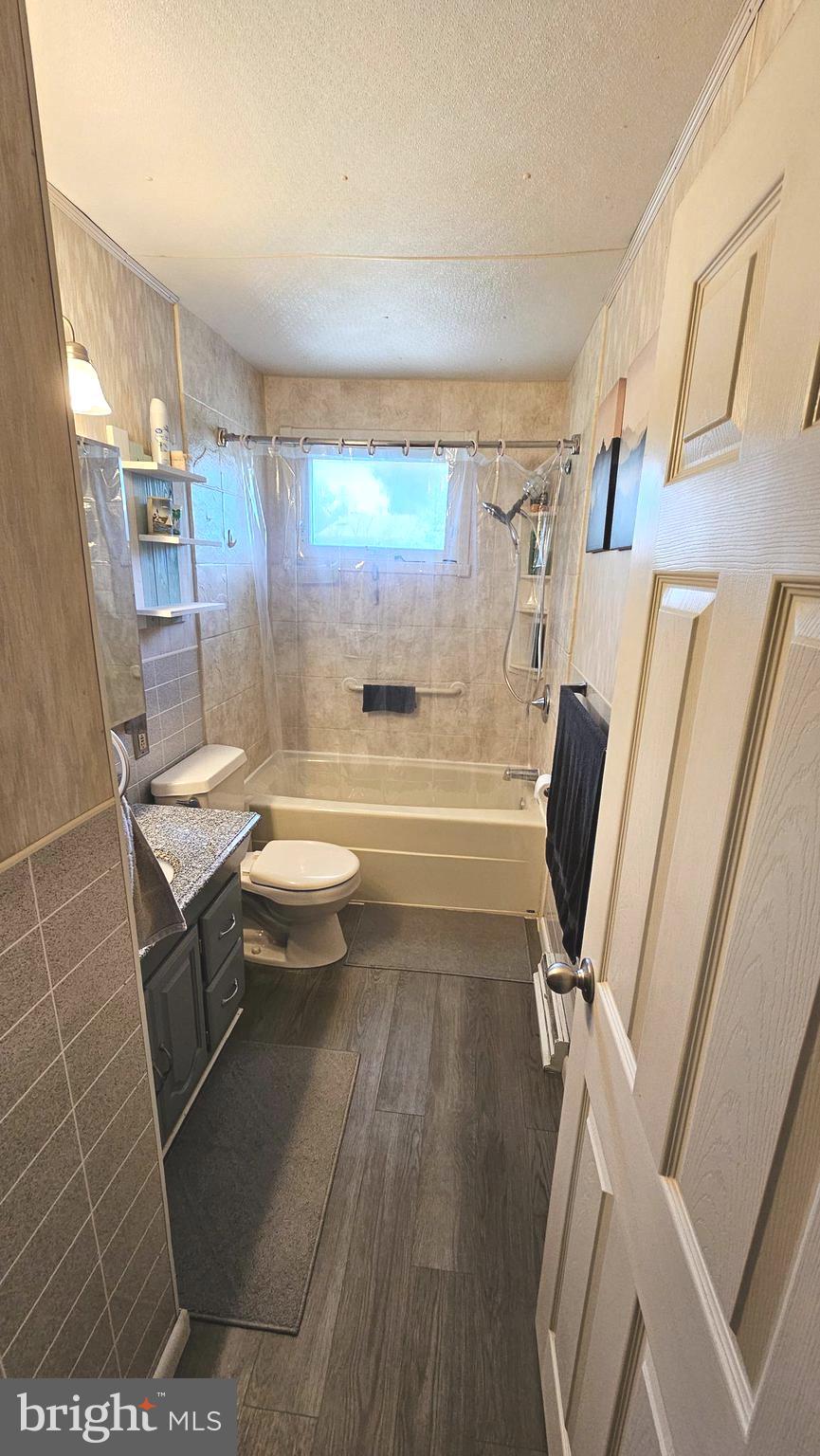 125 Colonial Road Edgewater Park, NJ 08010 - Photo 28 of 43 Bathroom 1 (Full)