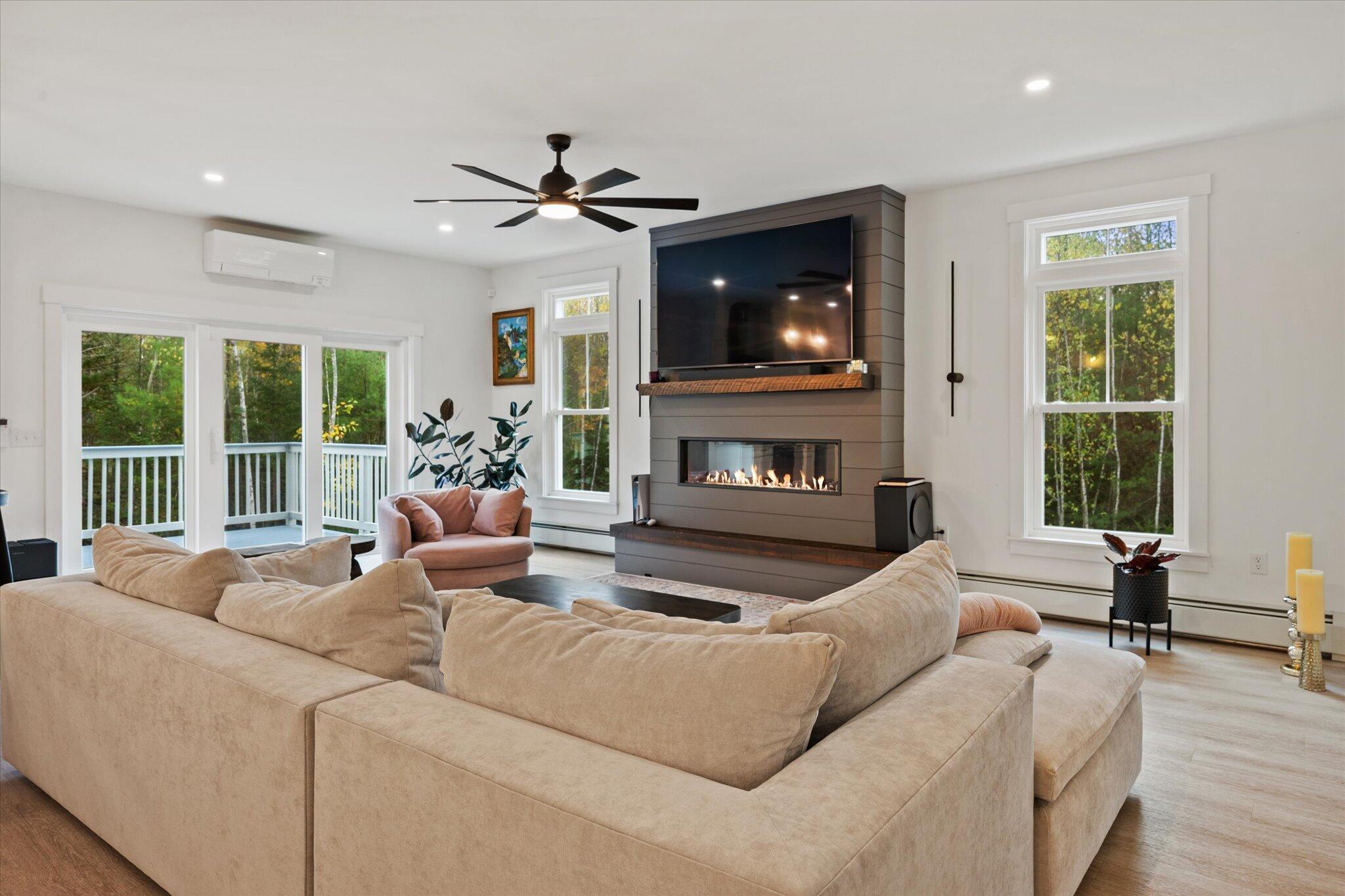 365 Walden Parke Way Bangor, ME 04401 - Photo 10 of 59 Living Room- modern finishes