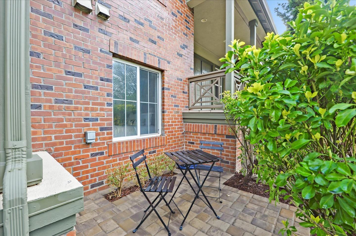 2276 Towne Circle Mountain View, CA 94040 - Photo 4 of 37 a view of a chairs and table in a patio