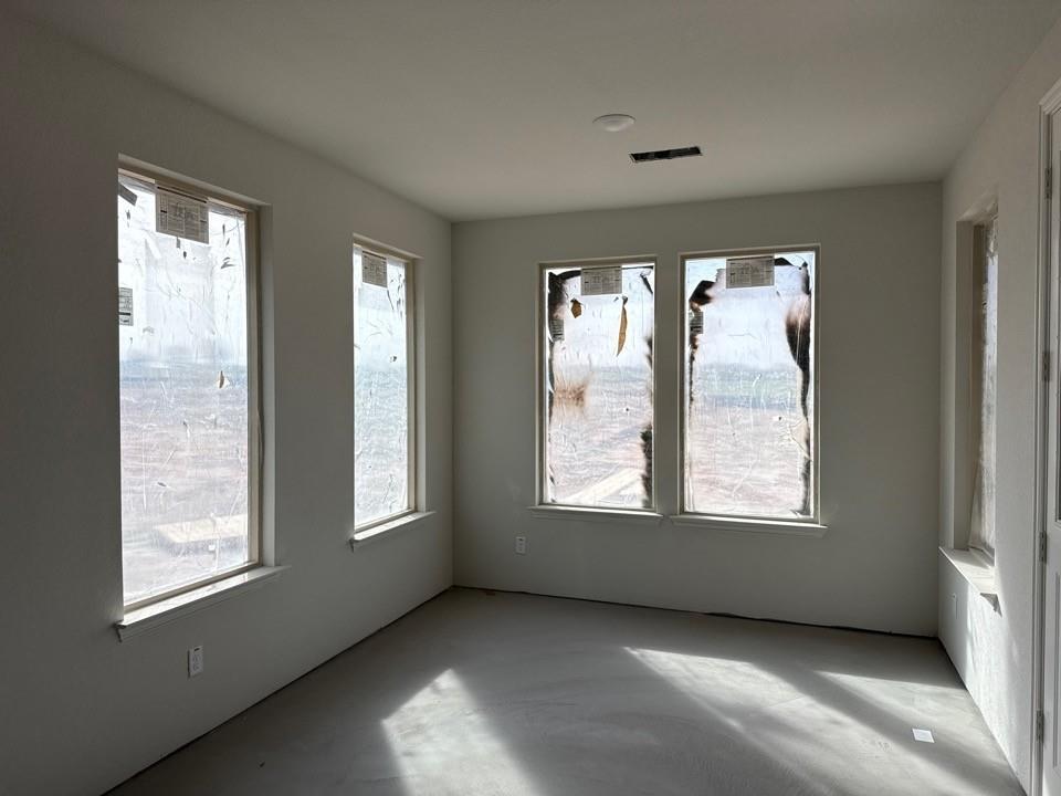 1333 Frio Drive Springtown, TX 76082 - Photo 4 of 7 an empty room with windows and closet