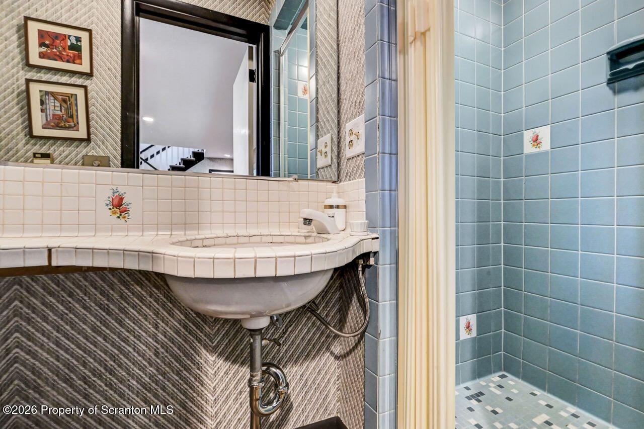 12 Lakeside Drive Clarks Summit, PA 18411 - Photo 67 of 80 Bath 5