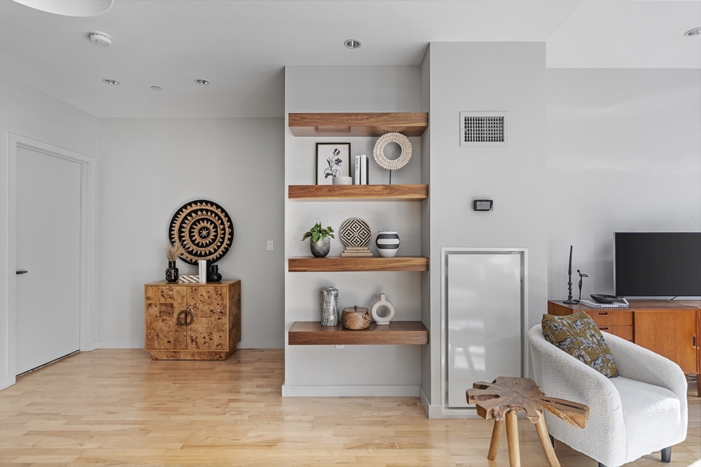 346 Congress Street, Unit 301 Boston, MA 02210 - Photo 5 of 15
