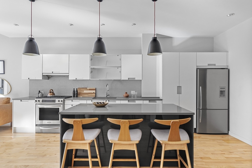 346 Congress Street, Unit 301 Boston, MA 02210 - Photo 7 of 15