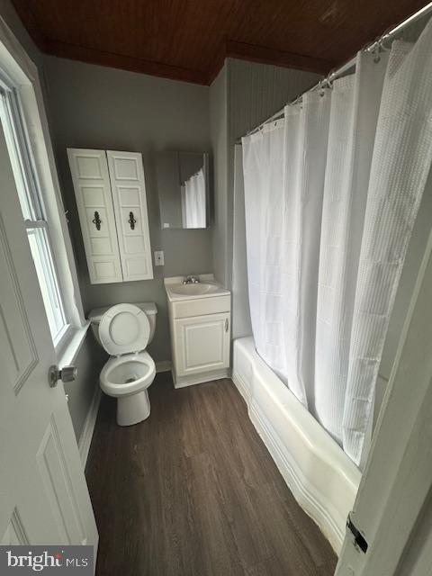424 Cambria Street Baltimore, MD 21225 - Photo 6 of 7 a bathroom with a toilet a sink and a bathtub