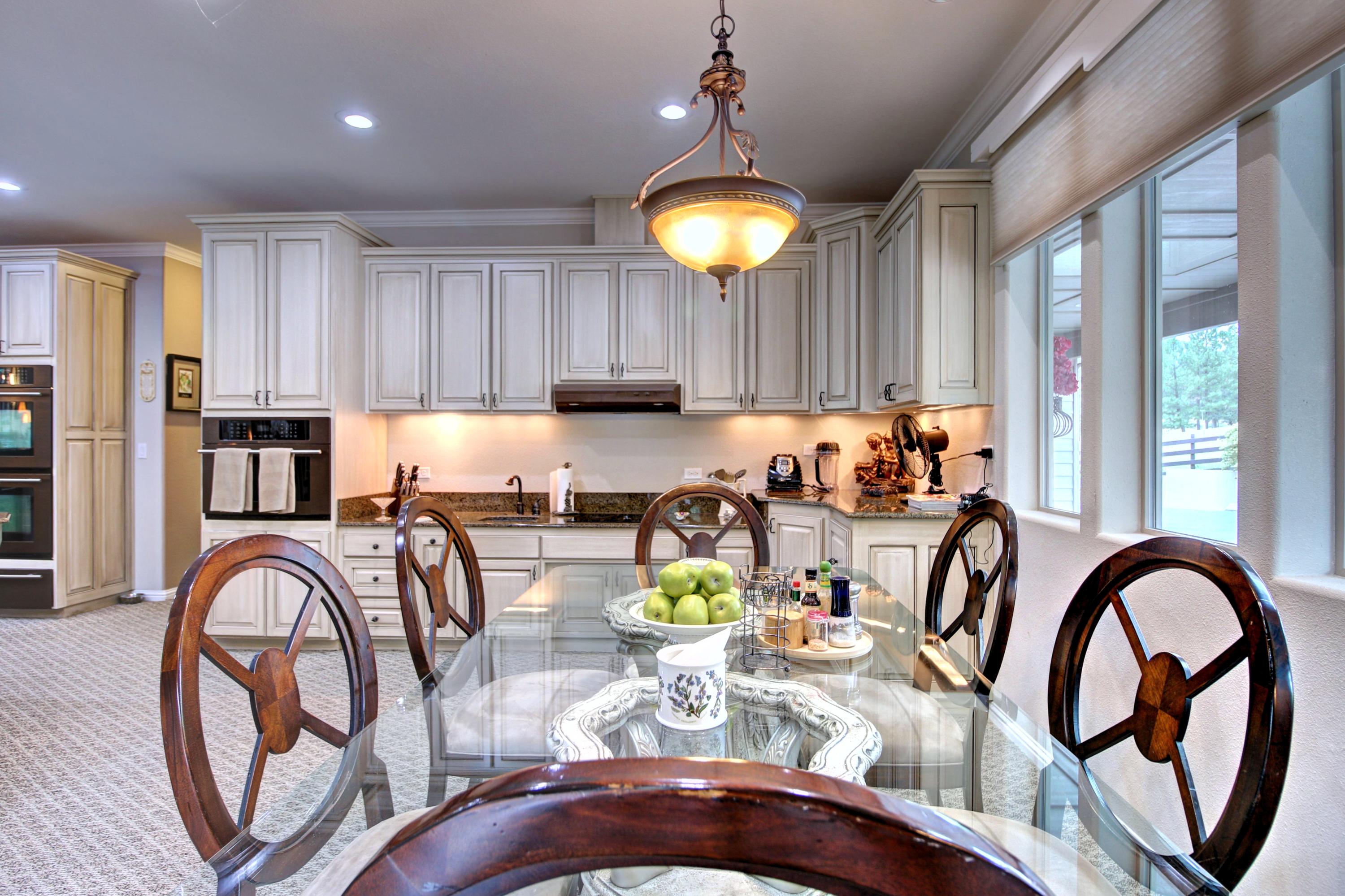 100 Springbrook Drive Grants Pass, OR 97527 - Photo 12 of 57 Breakfast nook