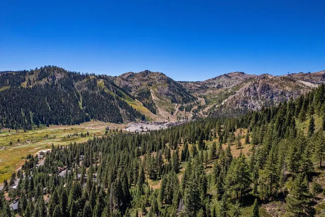 a view of a houses with a yard