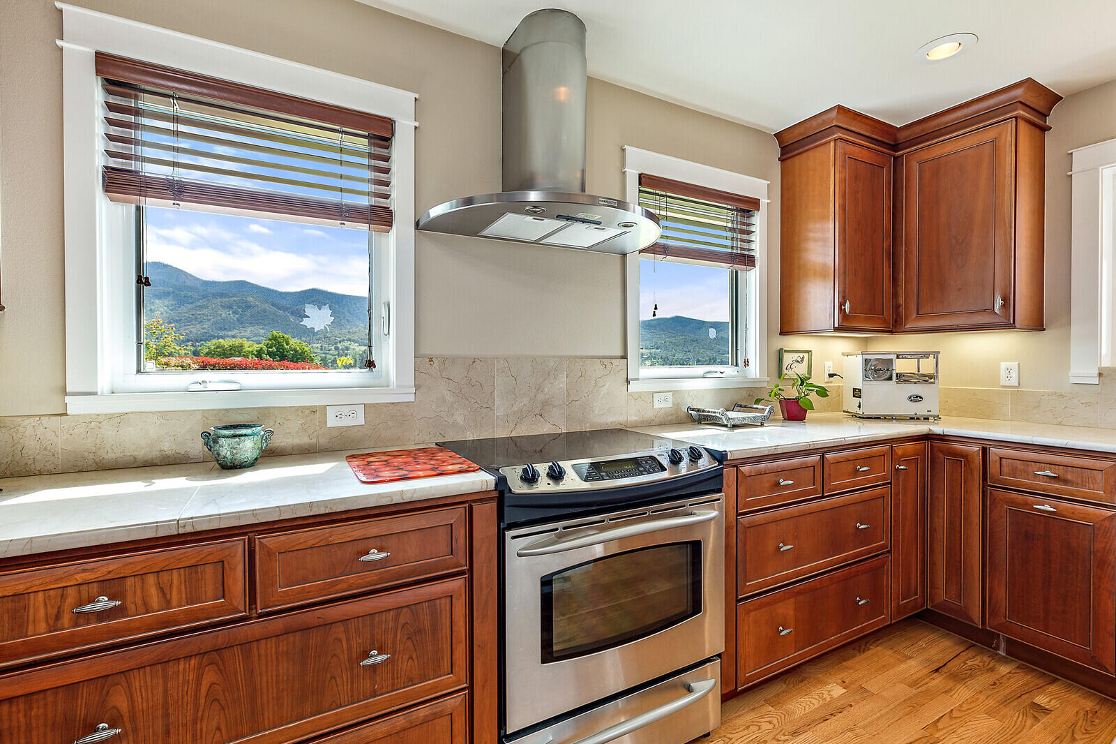 7654 Rapp Lane Talent, OR 97540 - Photo 6 of 87 51_RL_51_mls